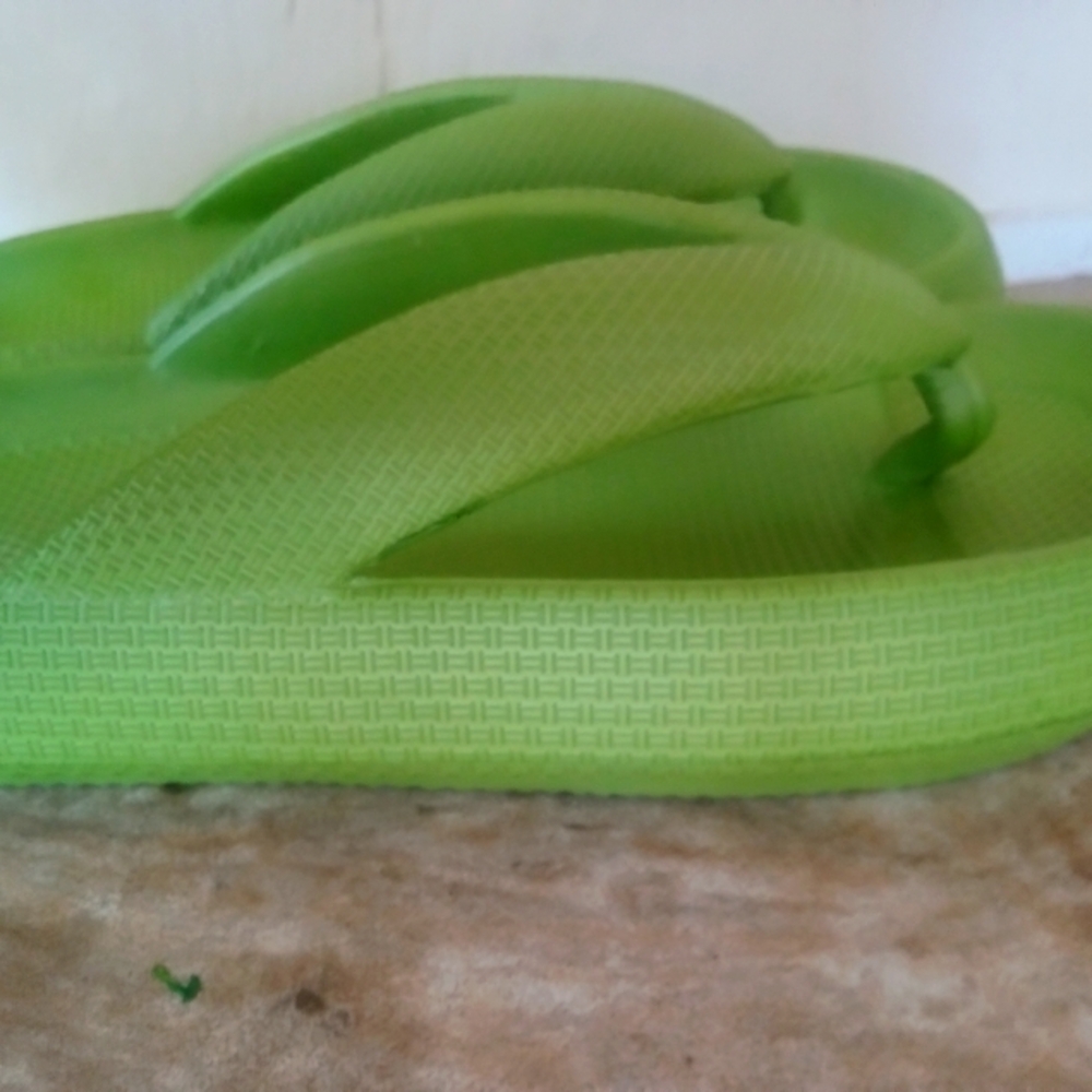 Women's lime green foam shower flip flops.